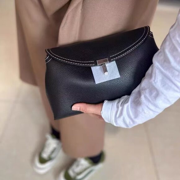 T-Lock grained-leather clutch - Picture 3 of 6